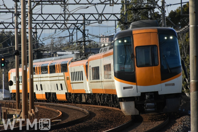 近鉄特急「ACE」22000系電車と「ビスタEX」30000系電車の併結運転(ゆー63/写真AC)