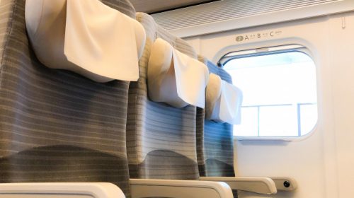 東北・北海道新幹線E5系の普通車座席(マイペイ/写真AC)