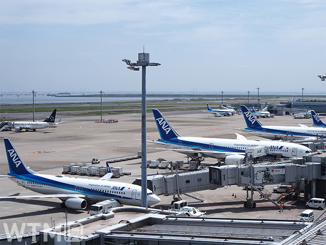 羽田空港第2ターミナルに駐機中のANA機(Katsumi/TOKYO STUDIO)
