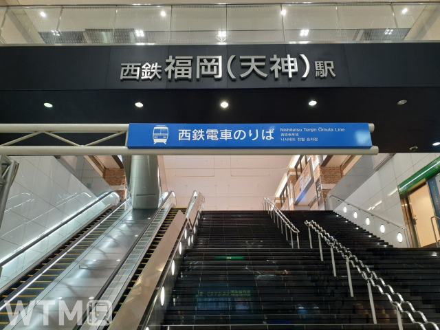 西鉄福岡(天神)駅の入口階段(masa04/写真AC)