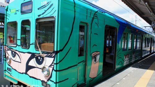 伊賀上野駅に停車中の伊賀鉄道200系電車(rupann7777777/写真AC)