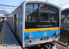 普通電車として運行している富士急行6000系電車(fuku41/写真AC)