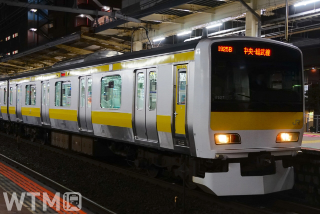 中央・総武線各駅停車で運行しているJR東日本E231系0番台電車(りっくん_/写真AC)
