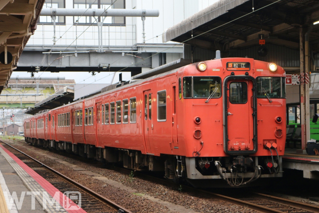 山陰本線米子駅に停車中のキハ47形気動車(KUZUHA/写真AC)