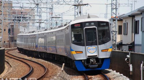 特急「サザン」で運行している南海12000系電車(I.Sakurai/PIXTA)