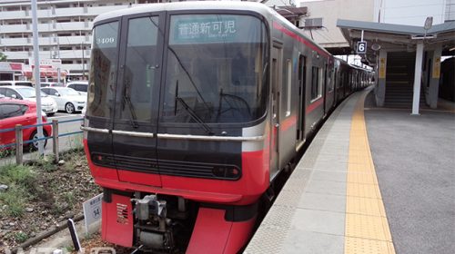 犬山駅に停車中の名鉄3300系電車(さっぽろっこ/写真AC)