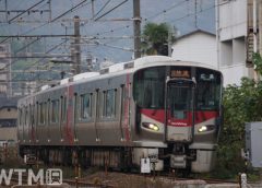 呉線などで運行しているJR西日本227系電車(KUZUHA/写真AC)
