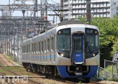 西鉄3000形電車(トモくん/PIXTA)