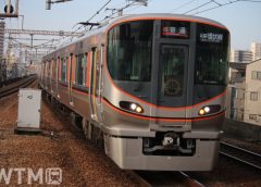 大阪環状線で運行しているJR西日本323系電車(KUZUHA/写真AC)