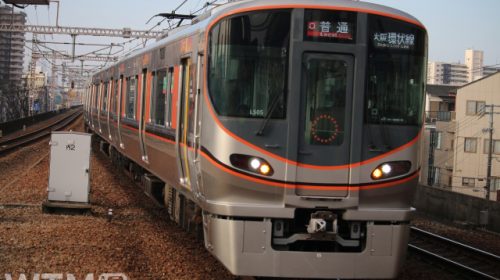 大阪環状線で運行しているJR西日本323系電車(KUZUHA/写真AC)