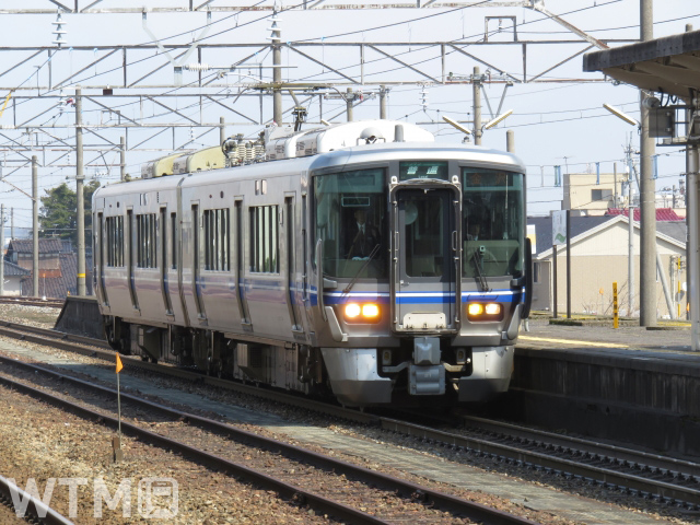 七尾線などで運行しているJR西日本521系電車(leap111/写真AC)