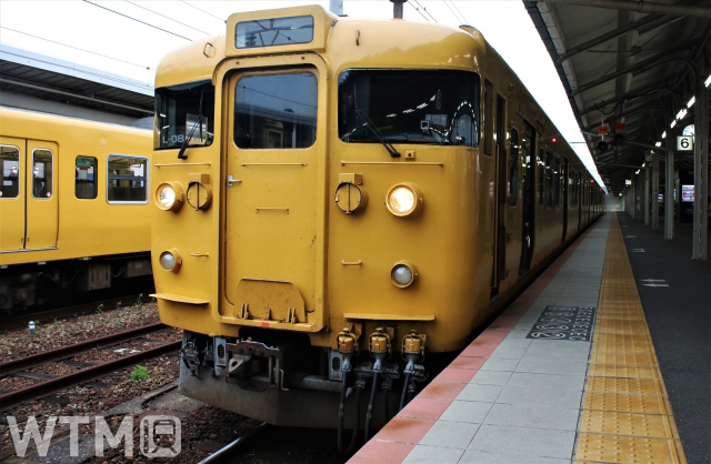 下関駅に停車中のJR西日本115系電車(JAPAN NAVY/写真AC)