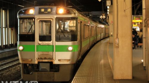 札幌駅に停車中のJR北海道721系電車(まこりげさん/写真AC)