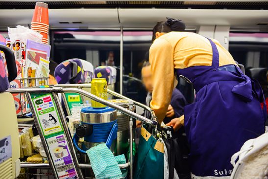 酒類の車内販売を再開 JR東日本の新幹線・特急 マスクや除菌ティッシュも取り扱い開始