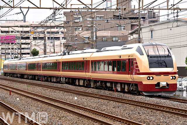 国鉄特急色風にデザインされたJR東日本E653系電車(ちゃんこちゃんこ/写真AC)