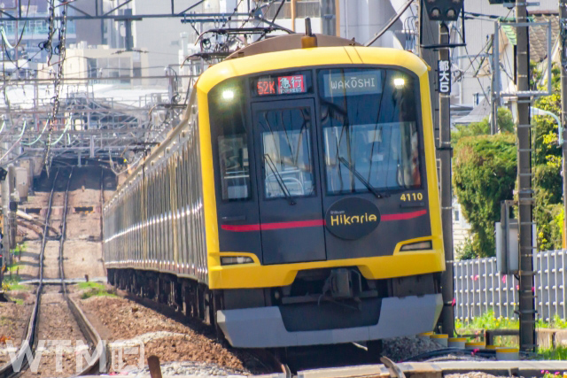 東急東横線5050系4000番台「Shibuya Hikarie号」(しろかね/写真AC)