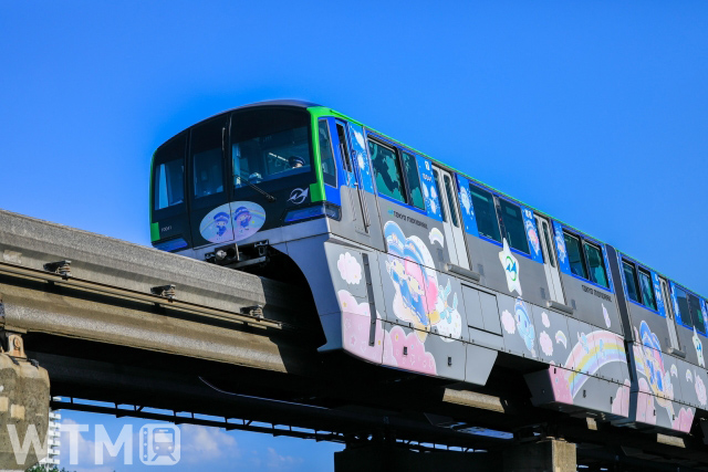 東京モノレール10000形電車「キキ&ララ モノレール」ラッピング車両(ゆーまさ/写真AC)