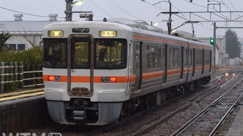 飯田線沢渡駅を発車するJR東海313系電車(Katsumi/TOKYO STUDIO)