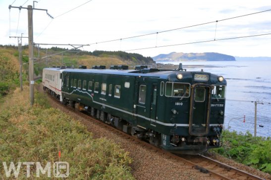 函館の街灯りと津軽海峡の漁り火「夜景列車2021」 冬の夜汽車体験を 道南いさりび鉄道