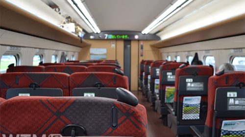 上越・北陸新幹線で運行しているE7系普通車の車内(Katsumi/TOKYO STUDIO)