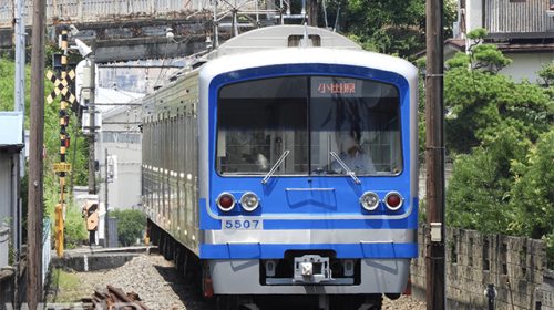 大雄山線を運行する伊豆箱根鉄道5000系電車(ジュンP/写真AC)