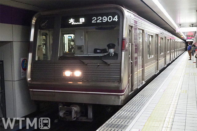 谷町線で運行しているOsaka Metro22系電車(Katsumi/TOKYO STUDIO)