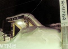 雪が積もる仙山線奥新川駅ホーム(はっぴいえんど/写真AC)