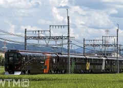 近鉄の団体専用列車「楽」20000系電車(ポニー/写真AC)