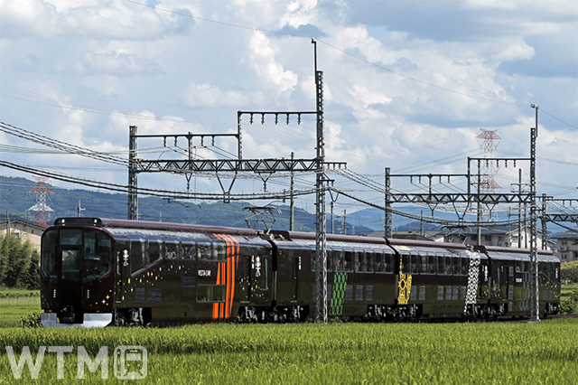 リニューアルされた近鉄の団体専用列車「楽」20000系電車(ポニー/写真AC)