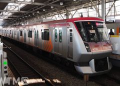 大井町線二子玉川駅に停車中の東急6000系電車(Katsumi/TOKYO STUDIO)