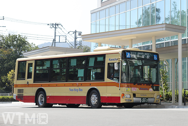 神奈川中央交通の路線バス車両(小田急電鉄提供)
