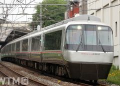 小田急30000形電車「特急ロマンスカー・EXEα」(小田急電鉄提供)
