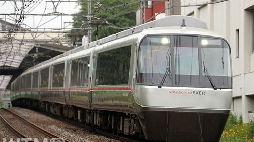 小田急30000形電車「特急ロマンスカー・EXEα」(小田急電鉄提供)