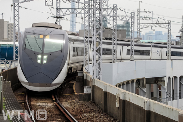 青砥駅に到着する京成スカイライナーAE形電車(nozomi500/写真AC)