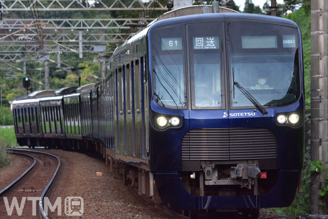東急新横浜線方面への直通運転に対応した相鉄20000系電車(DAH/写真AC)