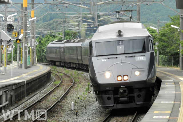 特急「きらめき」「かもめ」などで運行しているJR九州787系電車(マイペイ/写真AC)