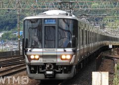湖西線山科駅に到着するJR西日本223系電車(ジュンP/写真AC)