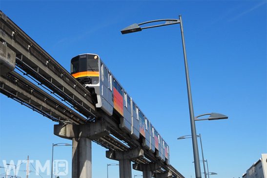 朝ラッシュ利用者2割減 駅の停車時間削り速達化 多摩モノレールダイヤ改正 夜間は減便