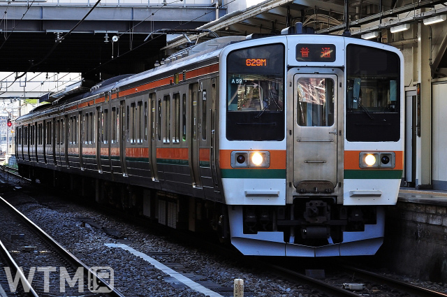高崎駅に停車中のJR東日本211系電車(ちゃんこちゃんこ/写真AC)