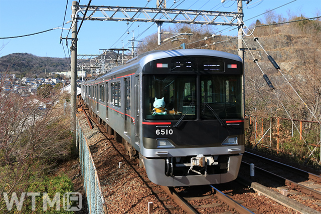 神戸電鉄6500系電車(Apple Express Japan/Shutterstock)