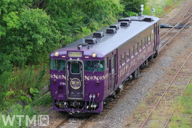 改造され「山紫水明」シリーズ「紫水号」となったJR北海道キハ40形気動車(中村　昌寛/写真AC)