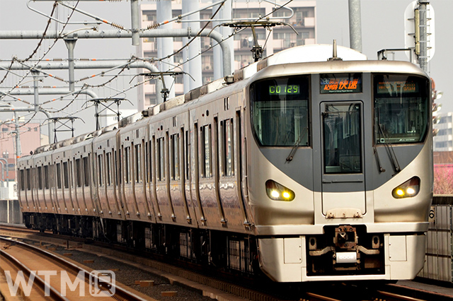 阪和線・関西空港線などで運行しているJR西日本225系電車(もんぬ/写真AC)