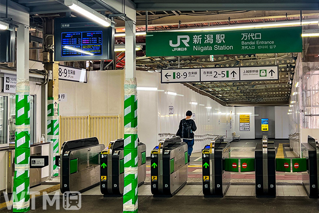 JR東日本新潟駅の廃止される万代口改札(時の記録者/写真AC)