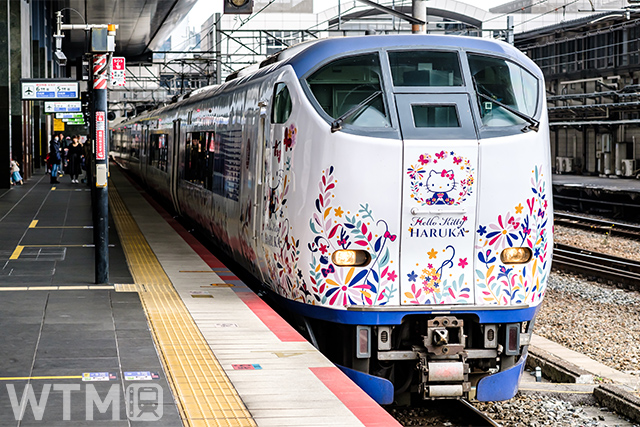 JR西日本「ハローキティはるか」281系電車(Kapi Ng/Shutterstock)