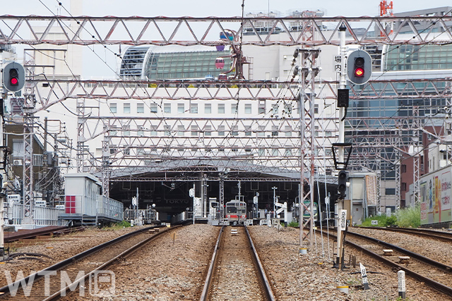 東急池上線(左2線)と東急多摩川線のターミナル駅である蒲田駅(Katsumi/TOKYO STUDIO)