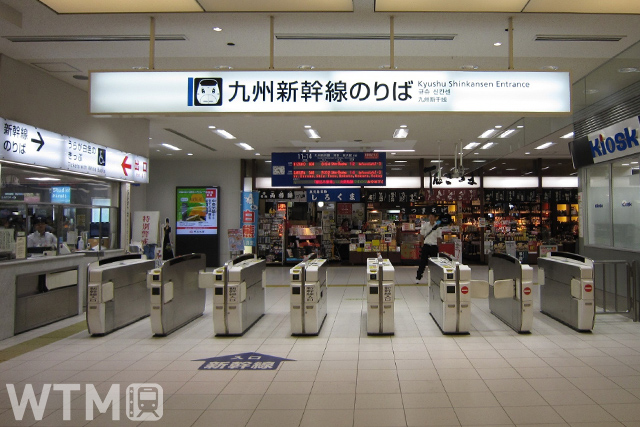 鹿児島中央駅の九州新幹線改札口(キューティー吉本/写真AC)