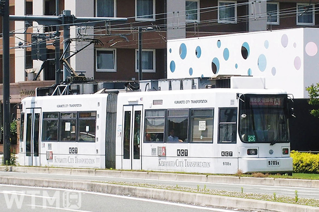 熊本市電の超低床車両9700型電車(Saffron/写真AC)