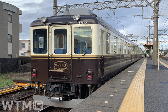 近鉄の観光列車「つどい」2013系電車(s**m/写真AC)