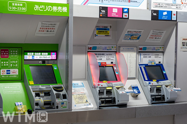 JR西日本の駅の自動券売機(Haru photography/写真AC)
