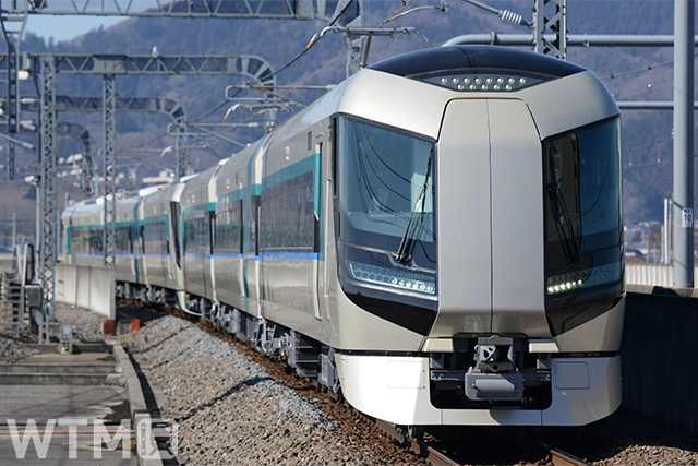 「日光紅葉夜行」や特急「リバティ」に使用される東武500系電車(画像提供: 東武鉄道)